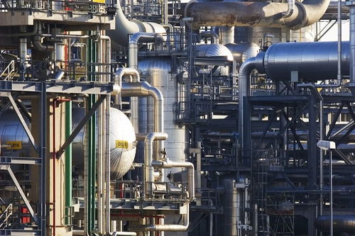 上半年化工原料生產超額完成計劃，材料科學研究助力產能提升