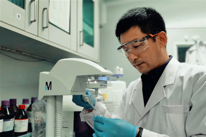 【甲子東油情 百年大學夢】東油學子風采錄第七期 以“材”筑夢，探微求真——記材料科學研究的東油追光者